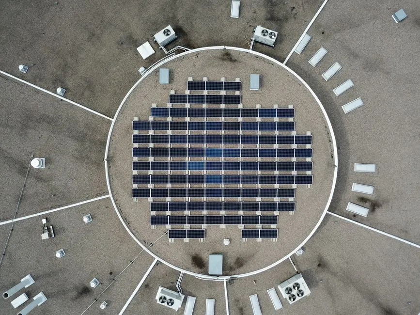 Photovoltaikmodule auf einem Fahrzeugdach